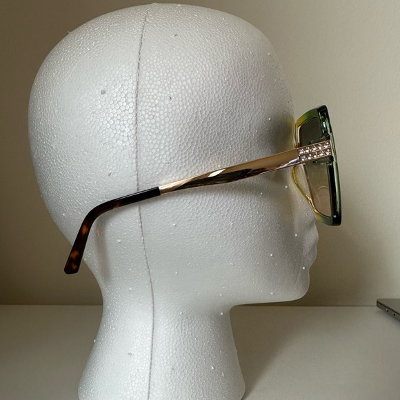 NEW one size fits most STYLISH SUNGLASSES - Picture 2 of 4